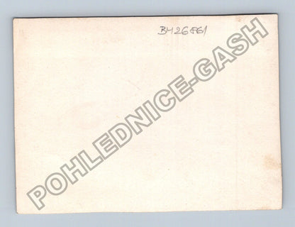 Stará fotografie muž v klobouku před domem (BM26861)