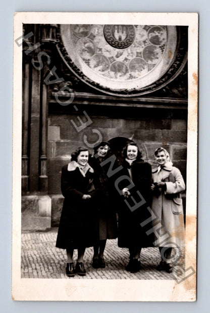 Stará fotografie Praha ženy u Orloje (BM26880)