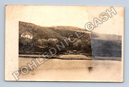Stará fotografie krajina s domkem u vody (BM26887)
