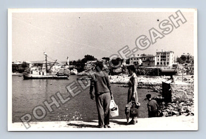 Stará fotografie přístav s lidmi a lodí (BM26896)