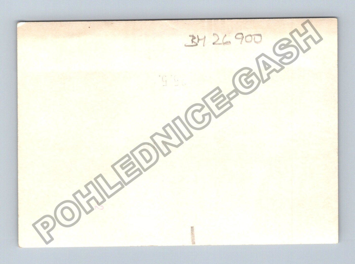 Stará fotografie dítě u dřevěné chalupy (BM26900)