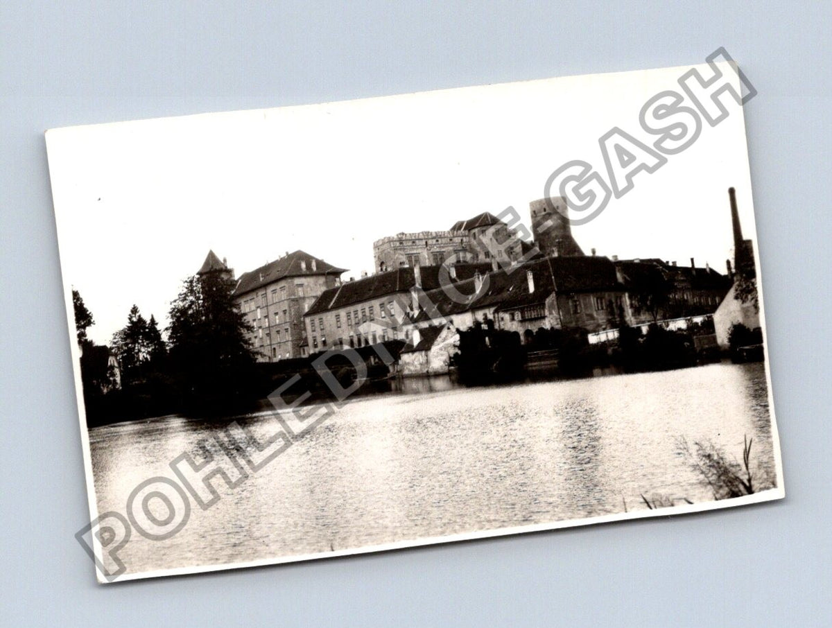 Stará fotografie zámek a rybník (BM26946)