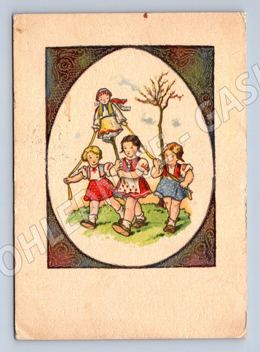Postcard 1939 children in an ethnography circle (M10038)