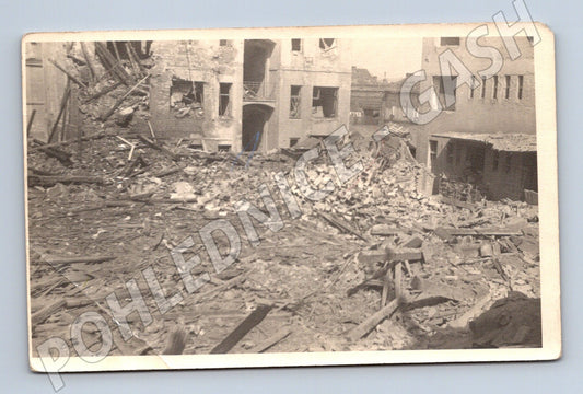 Ruinovaný dům bombardování ČR do1950 (M10154)