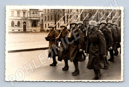 First Republic soldiers parade Masaryk stamp (M10165)