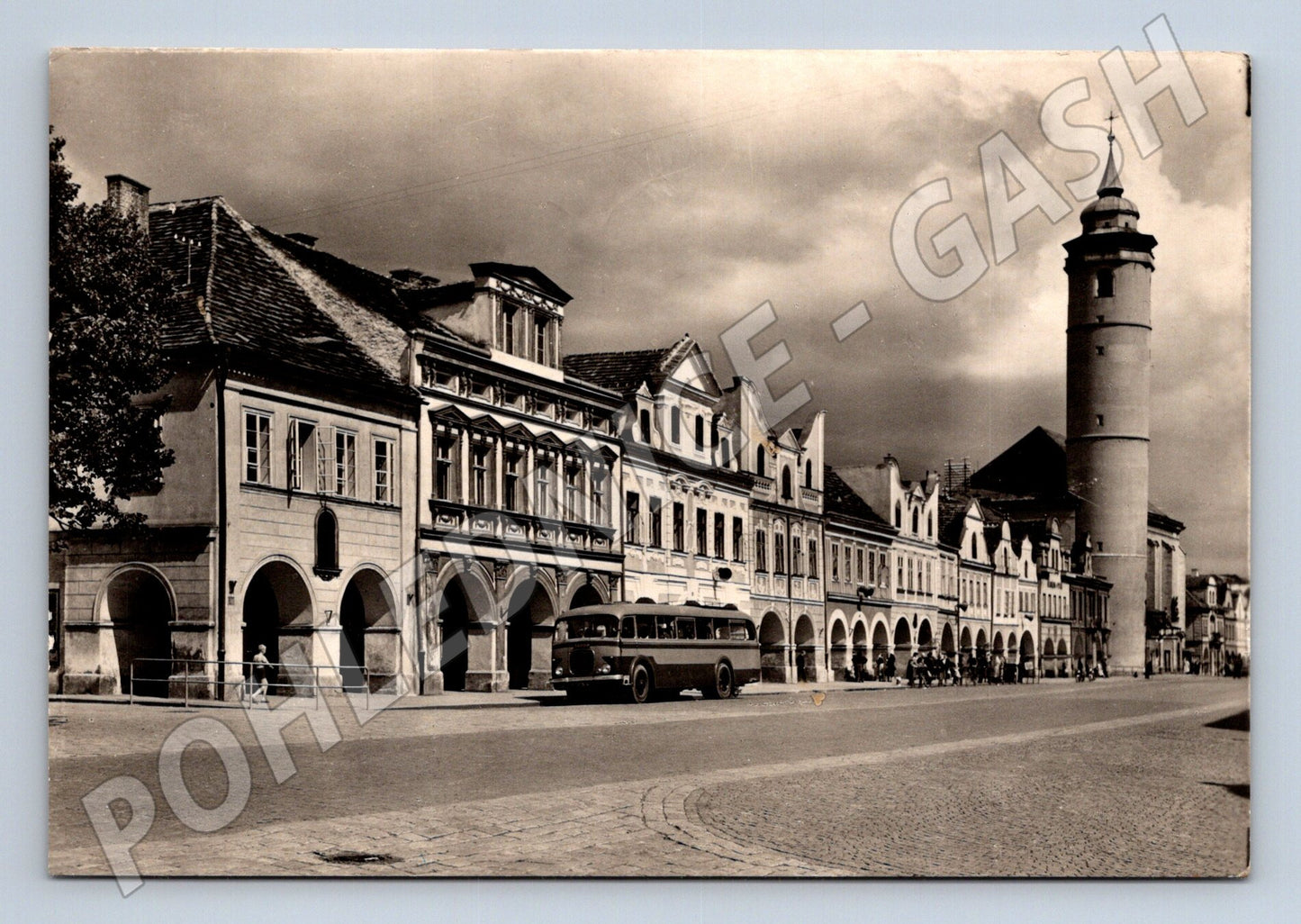 Pohlednice Domažlice - náměstí s věží (M10714)