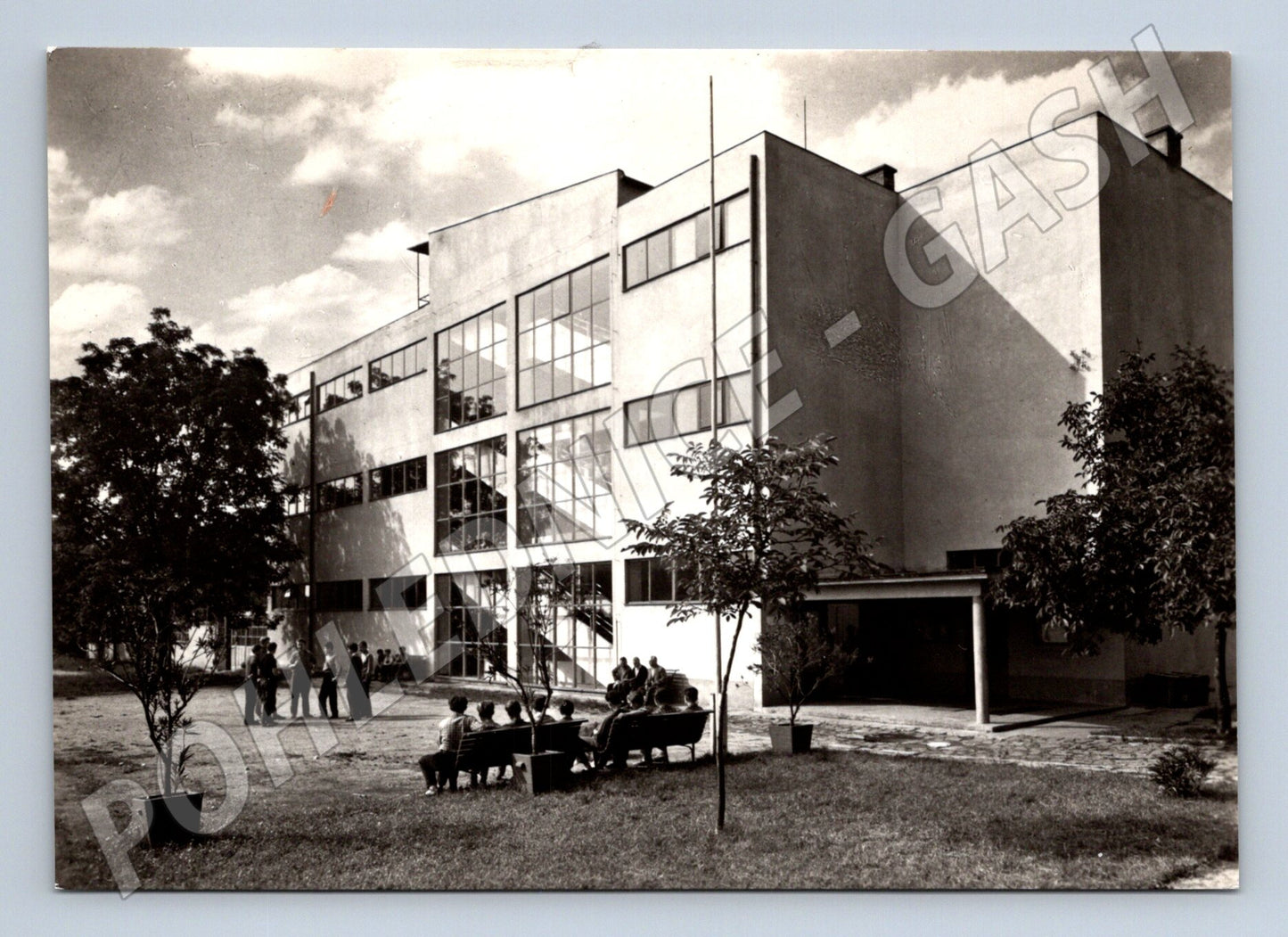 Pohlednice Odborné učiliště Rousínov – moderní architektura (M10764)