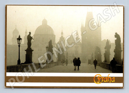 Pohlednice Praha Karlův most – mlha, panorama Hradu (M10986)
