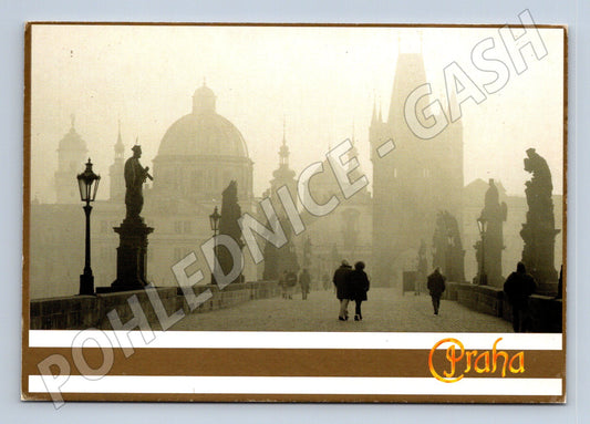 Pohlednice Praha Karlův most – mlha, panorama Hradu (M10986)