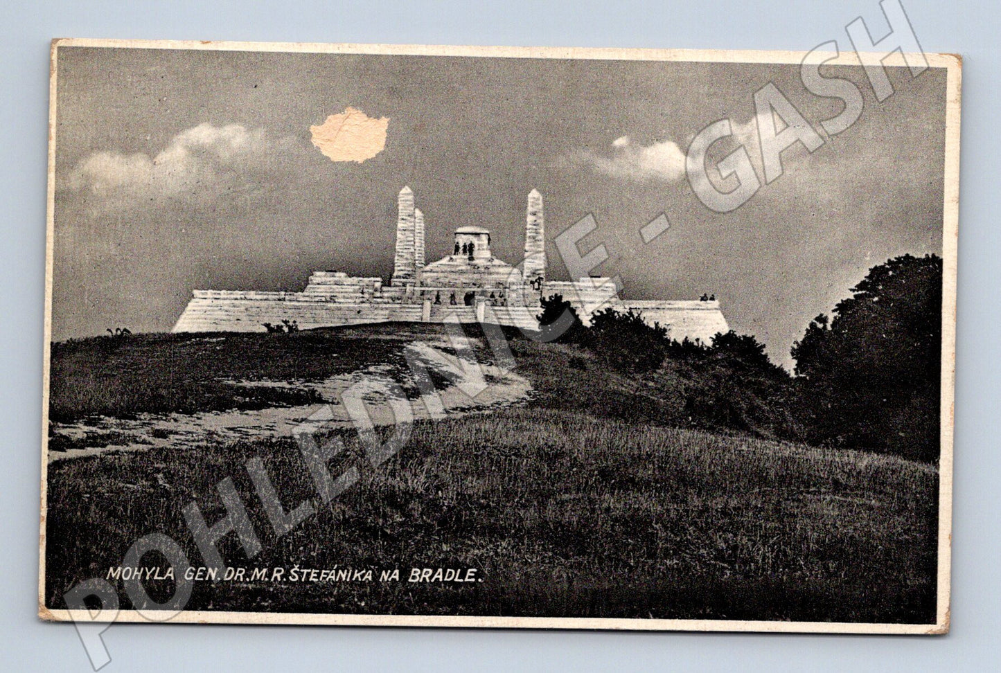 Pohlednice Mohyla M. R. Štefánika – stará pohlednice (M11313)