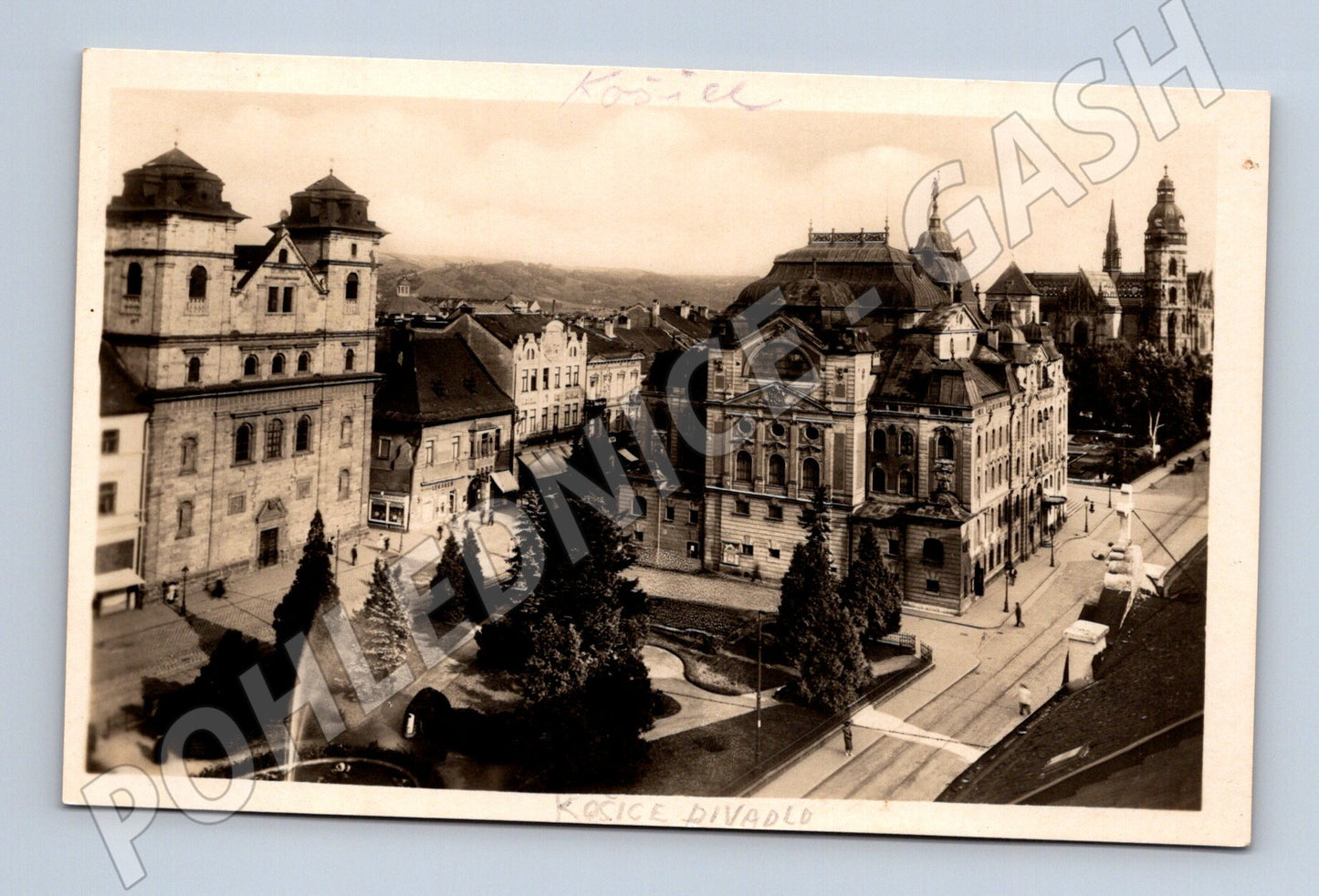 Pohlednice Košice Národní divadlo a Dóm sv. Alžběty (M11544)