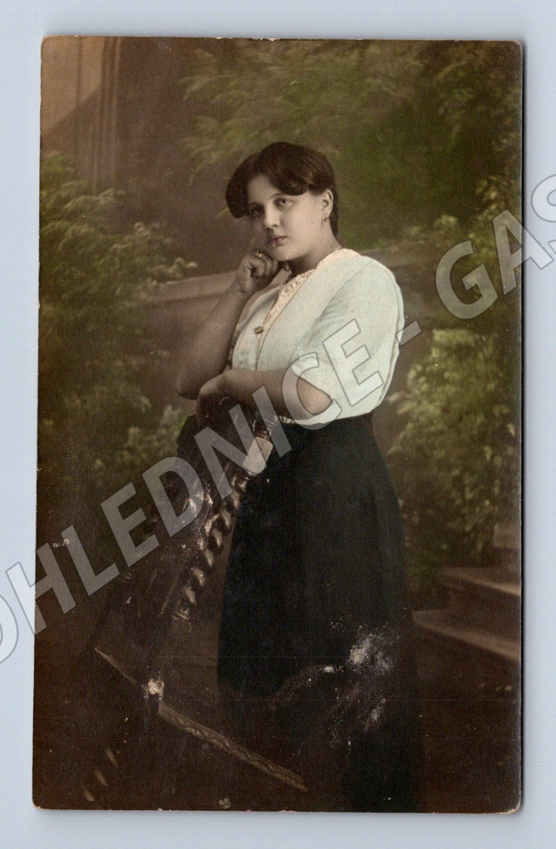Pohlednice Portrét mladé ženy (M12486)