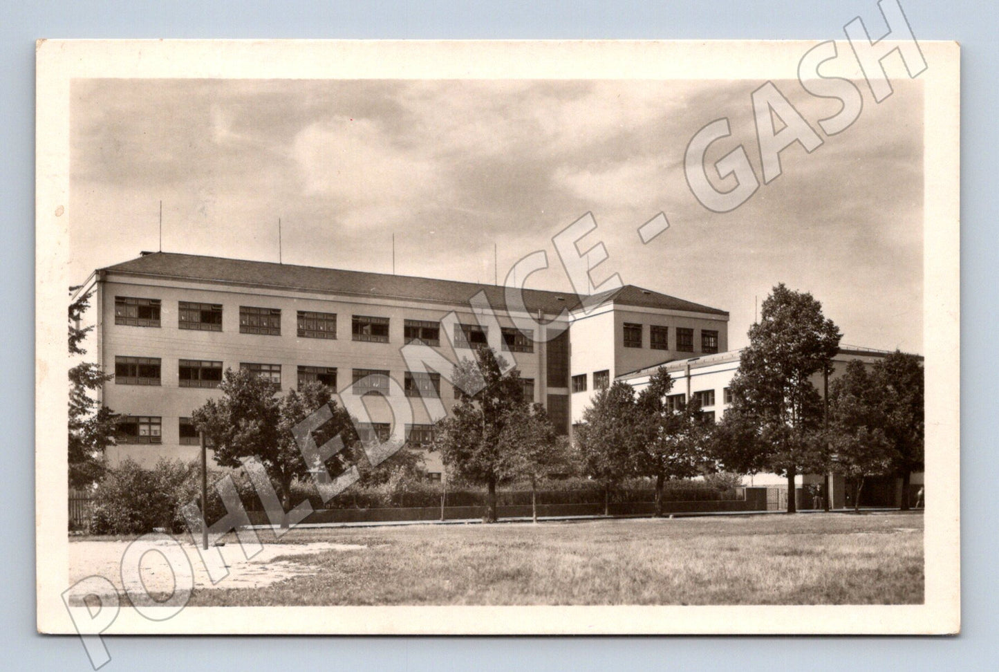 Pohlednice Kravaře ve Slezsku škola 1951 (M12940)