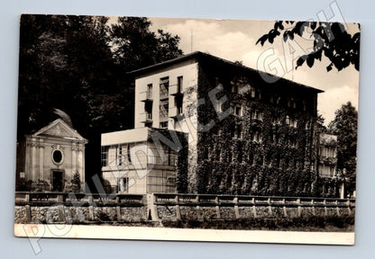 Pohlednice Teplice nad Bečvou lázeňská budova s kapličkou (M12942)
