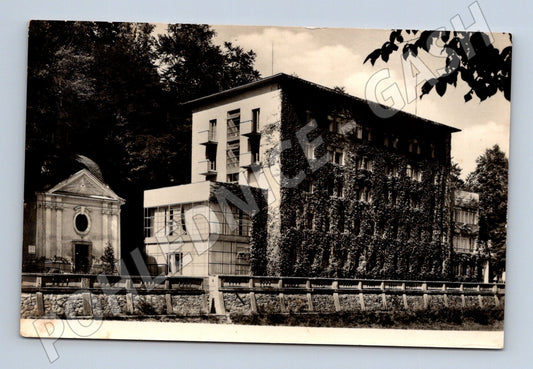 Pohlednice Teplice nad Bečvou lázeňská budova s kapličkou (M12942)