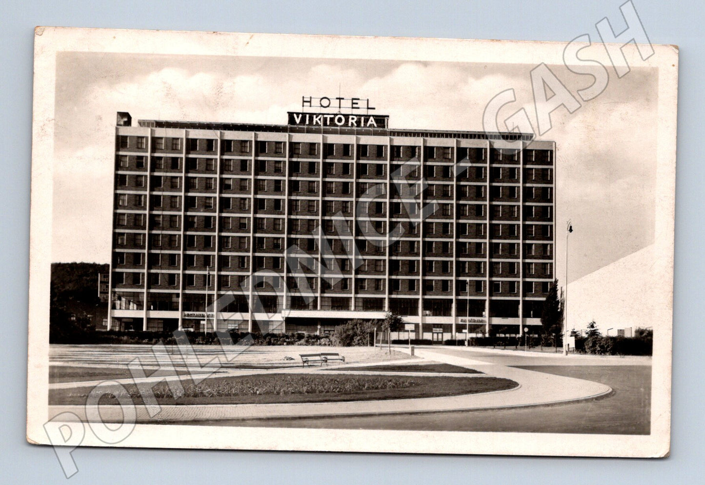Pohlednice Hotel Viktoria černobílá před 1950 (M13110)