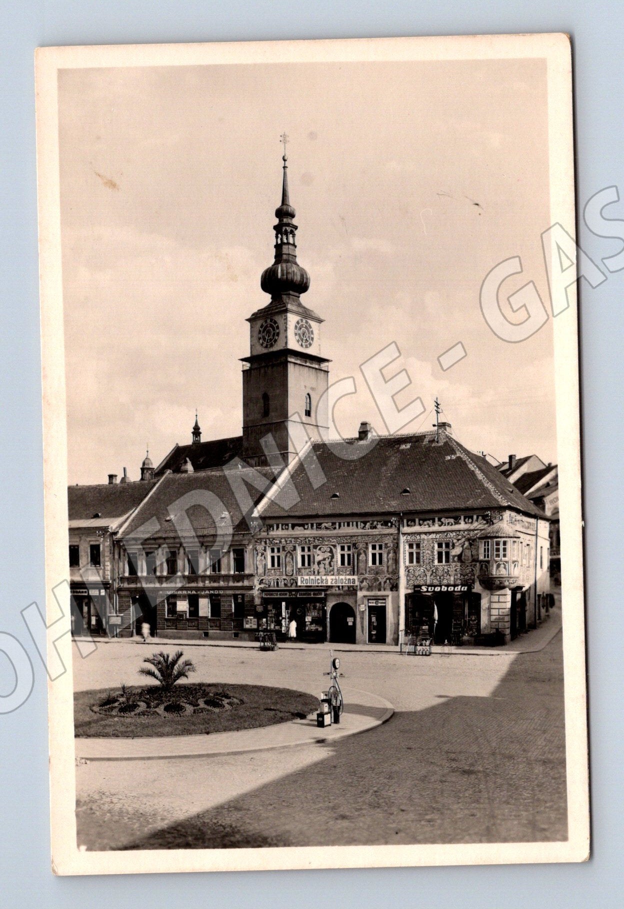 Pohlednice Třebíč malovaný dům a kostel poštou prošlá 1941 (M13240)