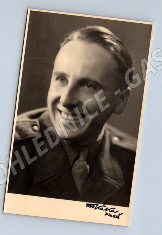 Pohlednice portrét vojáka – uniforma, černobílá (M14235)