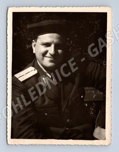 Pohlednice portrét muže v uniformě – černobílá (M14241)
