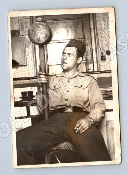 Pohlednice muž v uniformě s lžící – dobové foto (M14242)