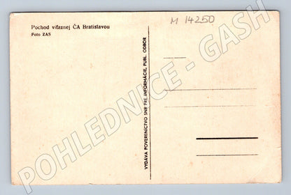 Pohlednice Pochod vítězné ČA Bratislavou (M14250)