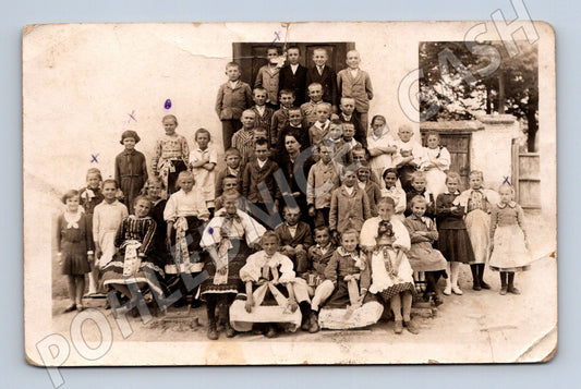 Pohlednice Stará pohlednice – školní fotka, kroje, vesnice (M14286)