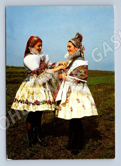 Pohlednice Děvče a nevěsta v kroji Slovácko, 1979 (M14291)