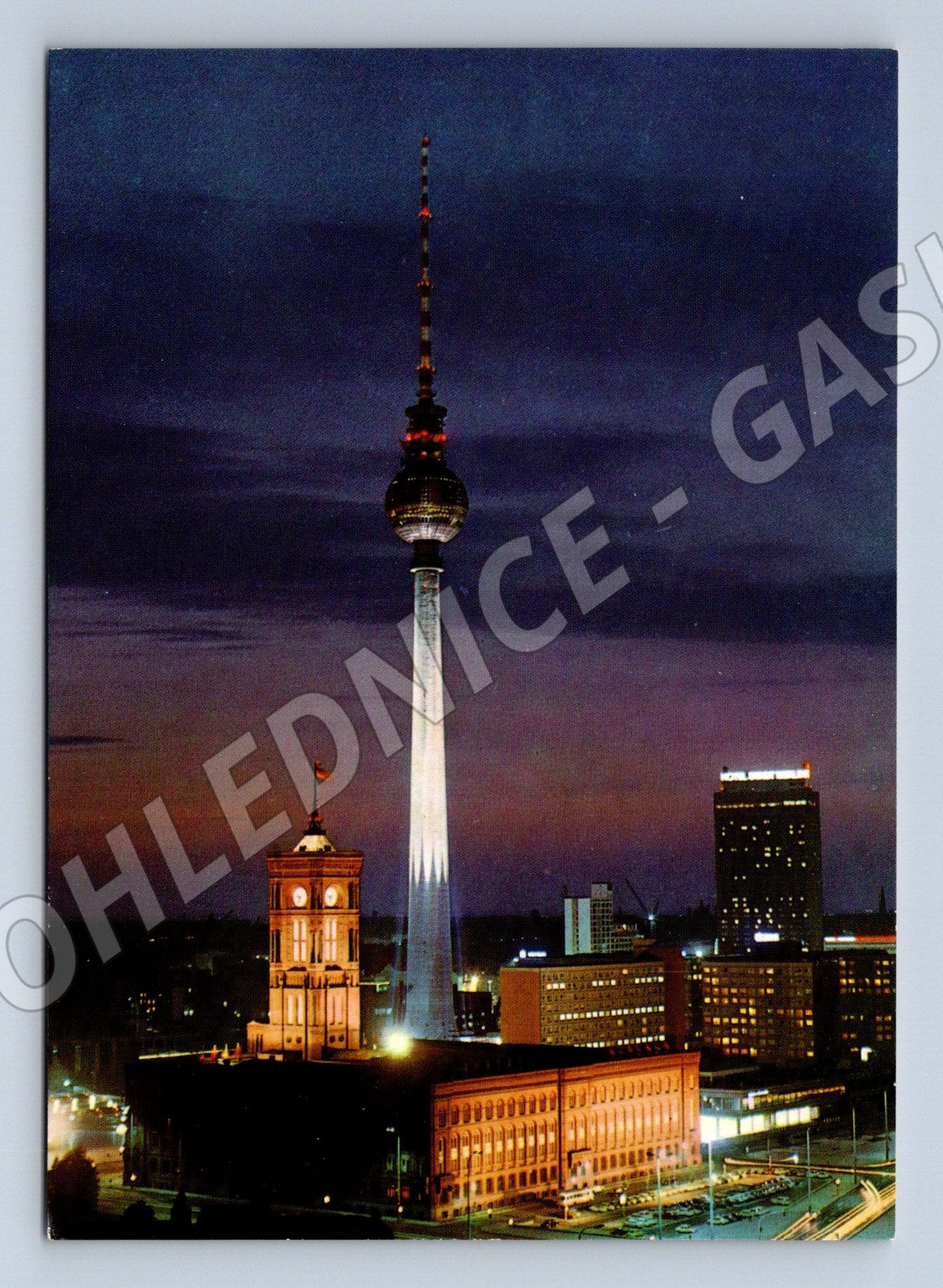 Pohlednice Berlín DDR televizní věž noční záběr (M16391)