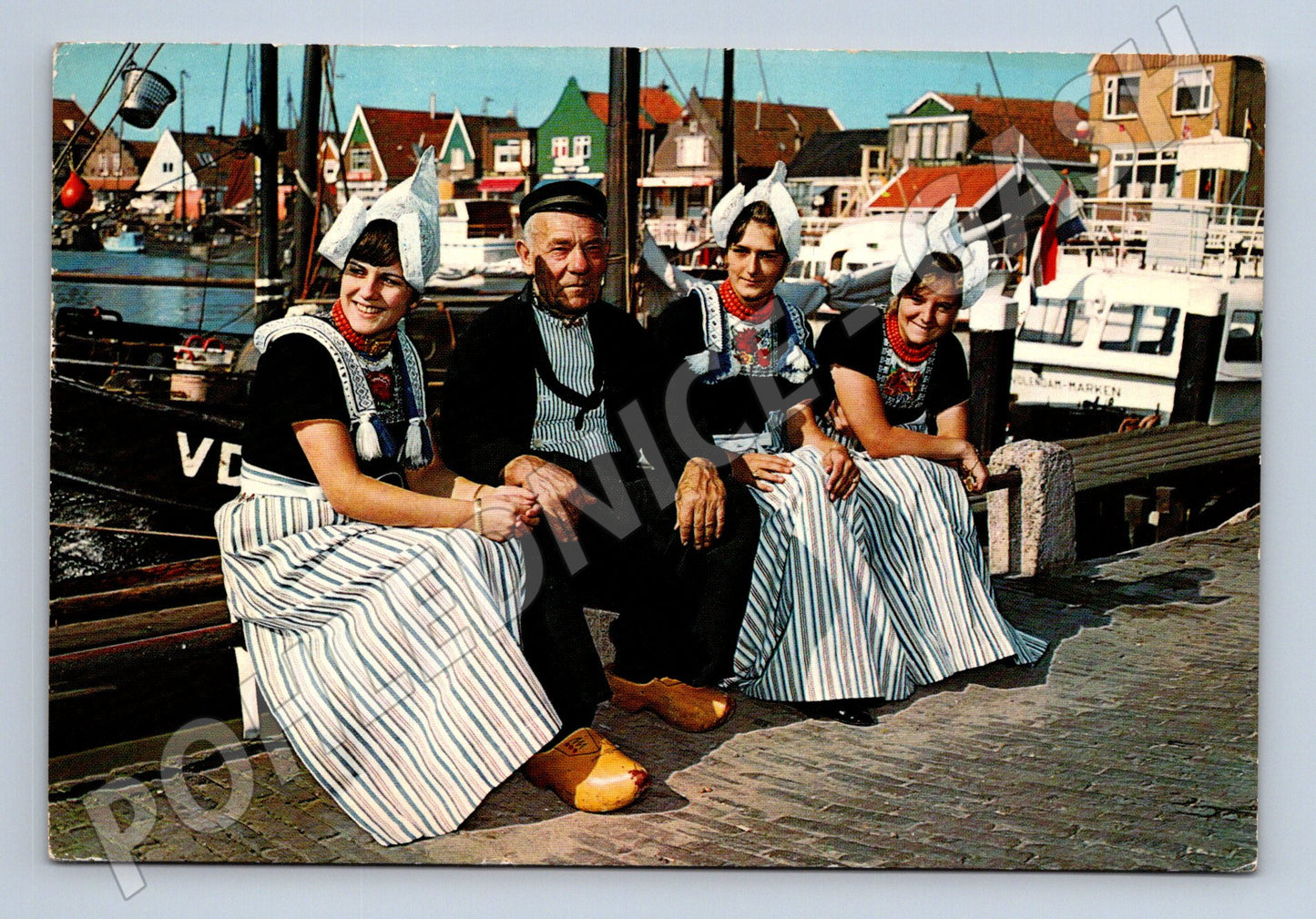 Pohlednice Volendam kroje 1969 odeslaná do ČSSR (M16635)