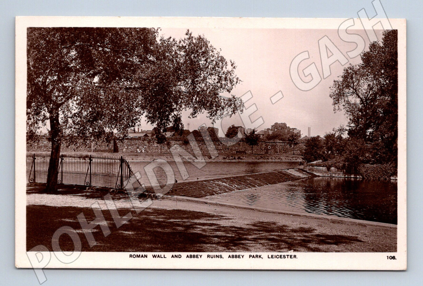 Pohlednice Leicester Roman Wall a Abbey Park Anglie (M16747)