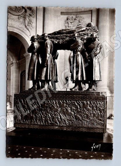 Pohlednice Paříž hrobka maršála Focha Invalidovna (M16841)