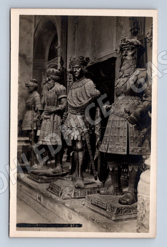 Pohlednice Innsbruck císařská hrobka sochy rytířů (M16885)