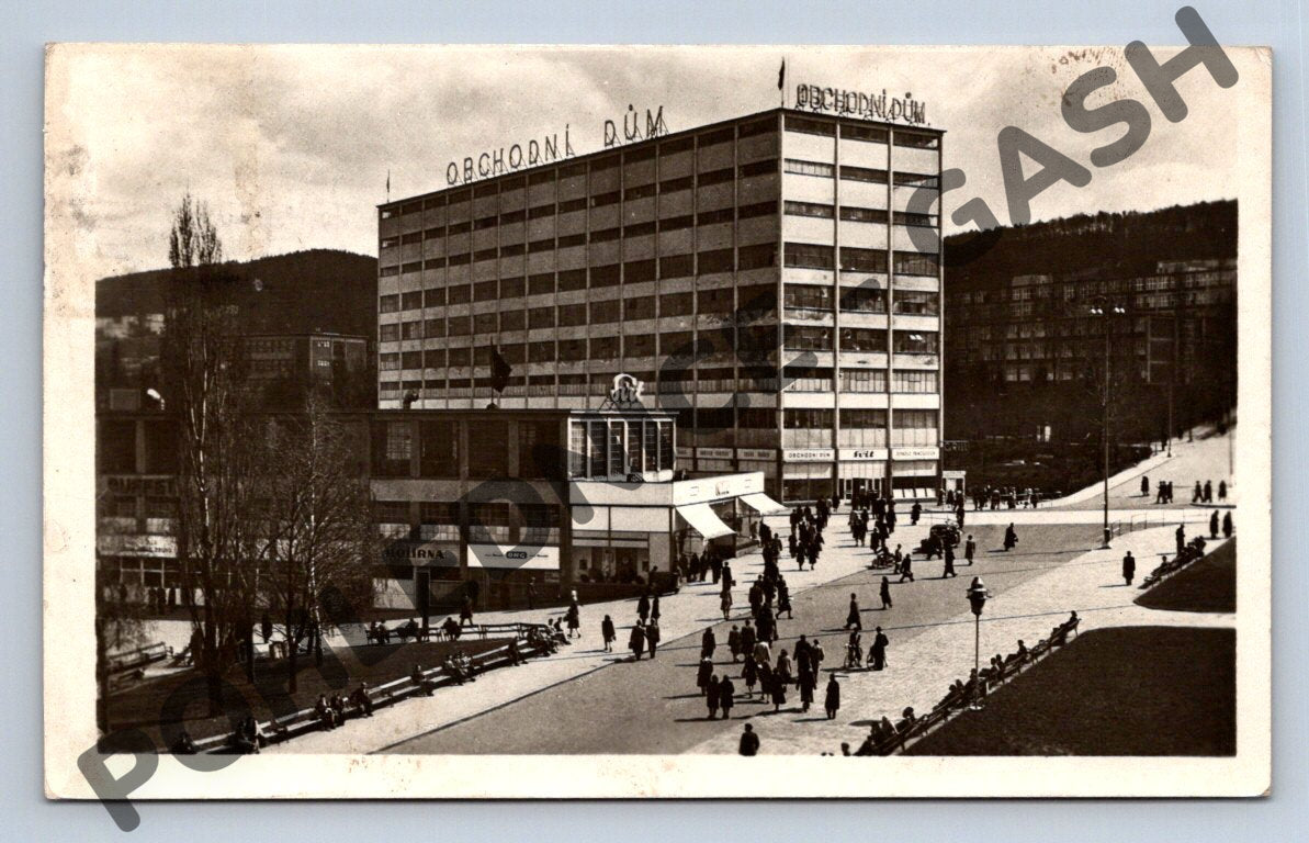 Pohlednice Gottwaldov obchodní dům a tržnice (M1705)