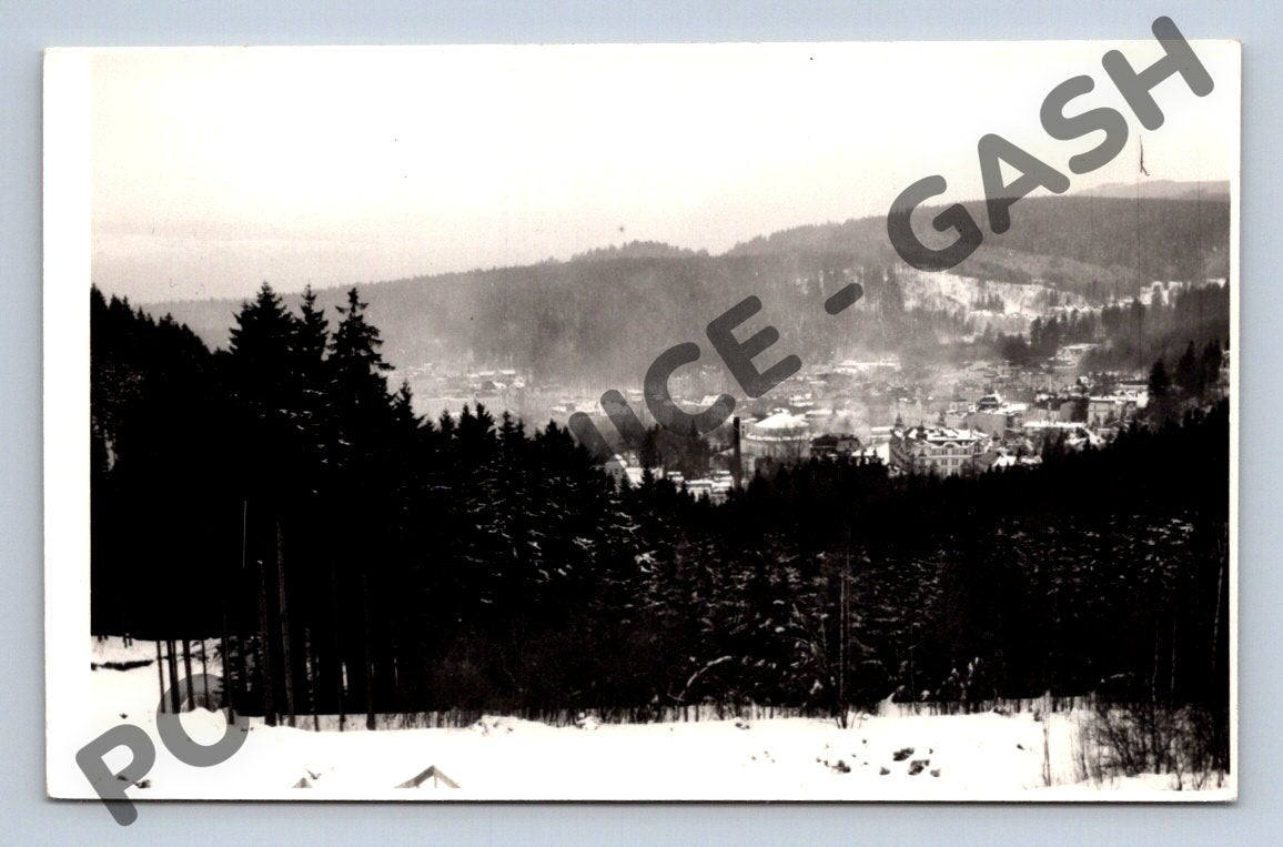 Pohlednice Zimní pohled na české horské město (M1727)