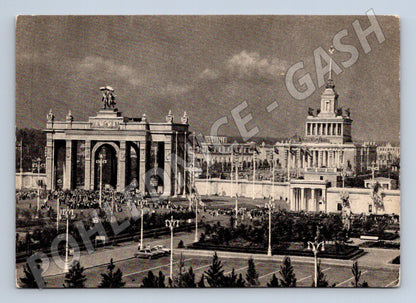 Pohlednice VDNCh Moskva hlavní vchod a pavilon SSSR 1957 (M17693)
