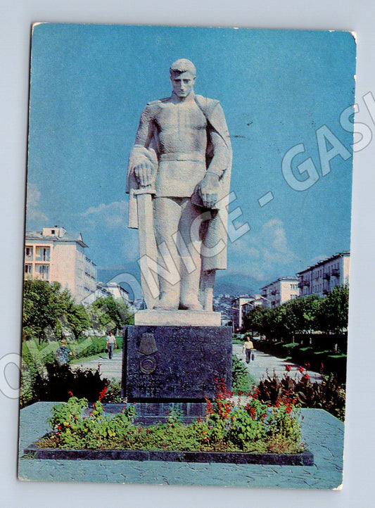 Pohlednice Suchumi památník SSSR 1977 poštou prošlá (M17709)