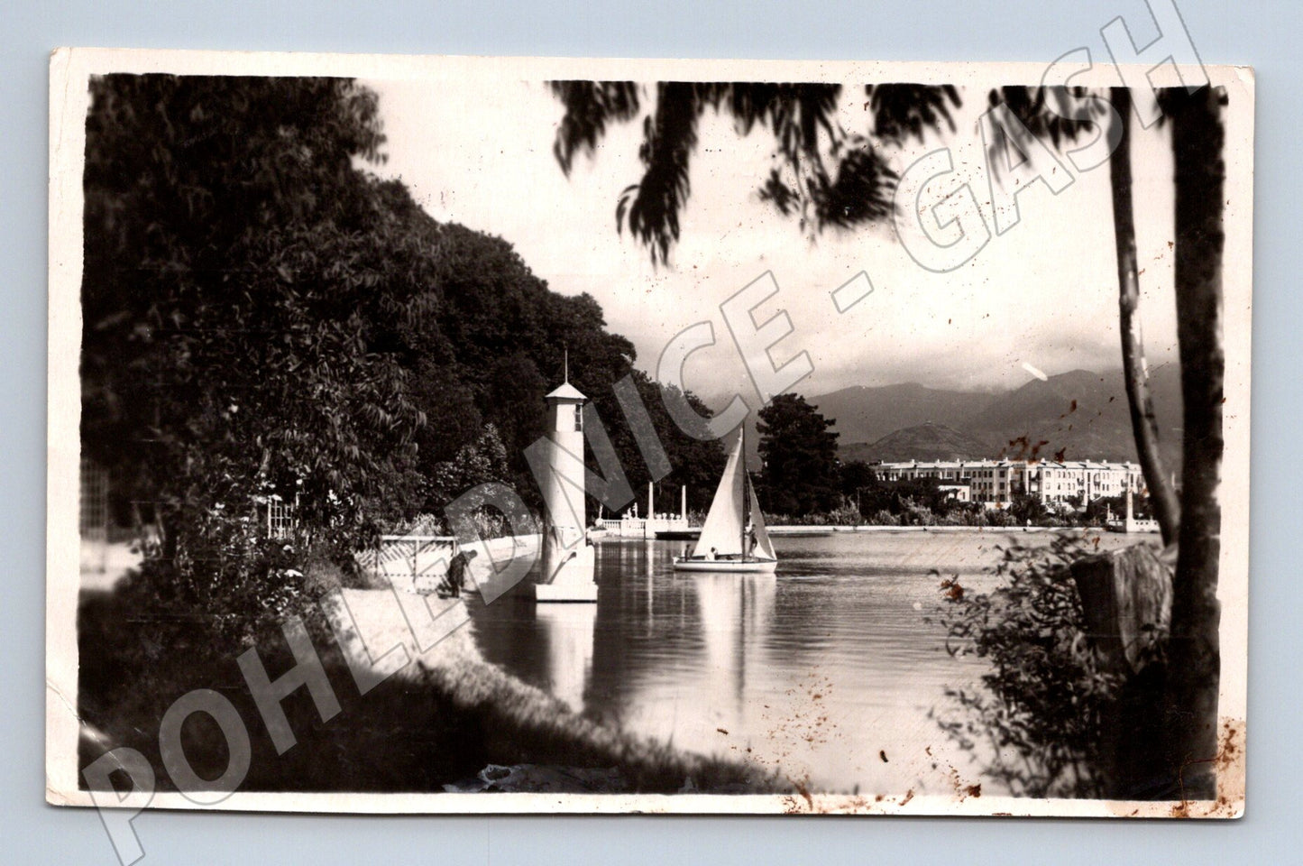 Pohlednice Batumi jezírko a plachetnice SSSR odeslaná (M17845)