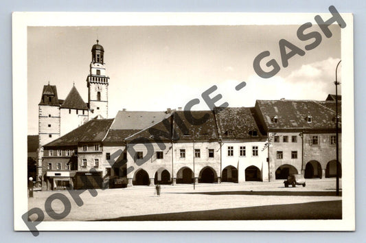 Pohlednice Prachatice náměstí s podloubím a kostelem (M1790)