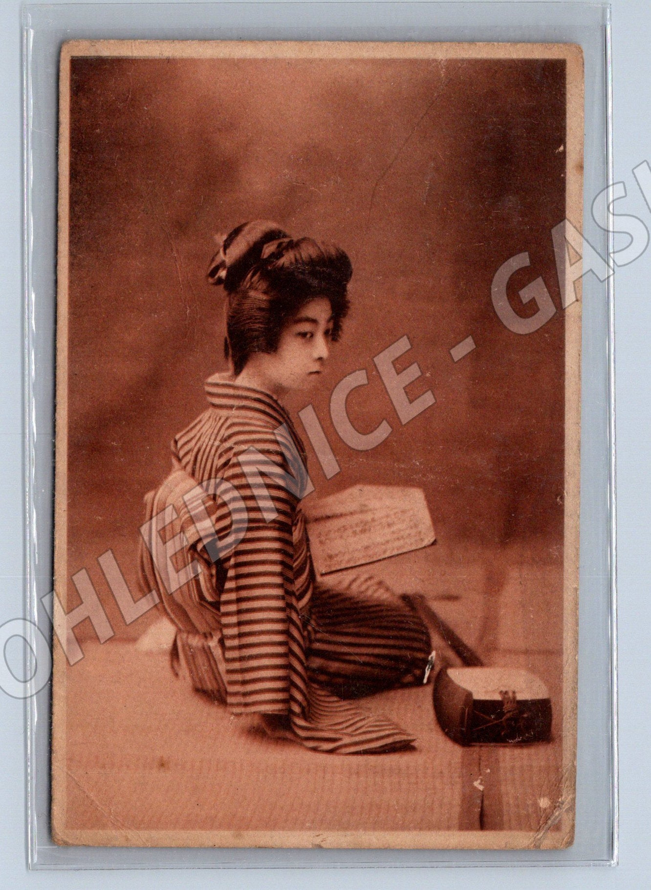 Pohlednice Japonsko žena v oděvu sepia Made in Japan (M18261)