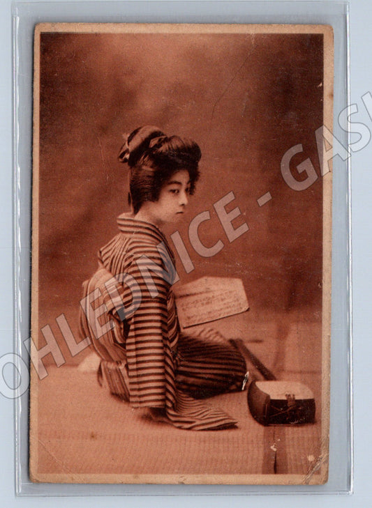 Pohlednice Japonsko žena v oděvu sepia Made in Japan (M18261)