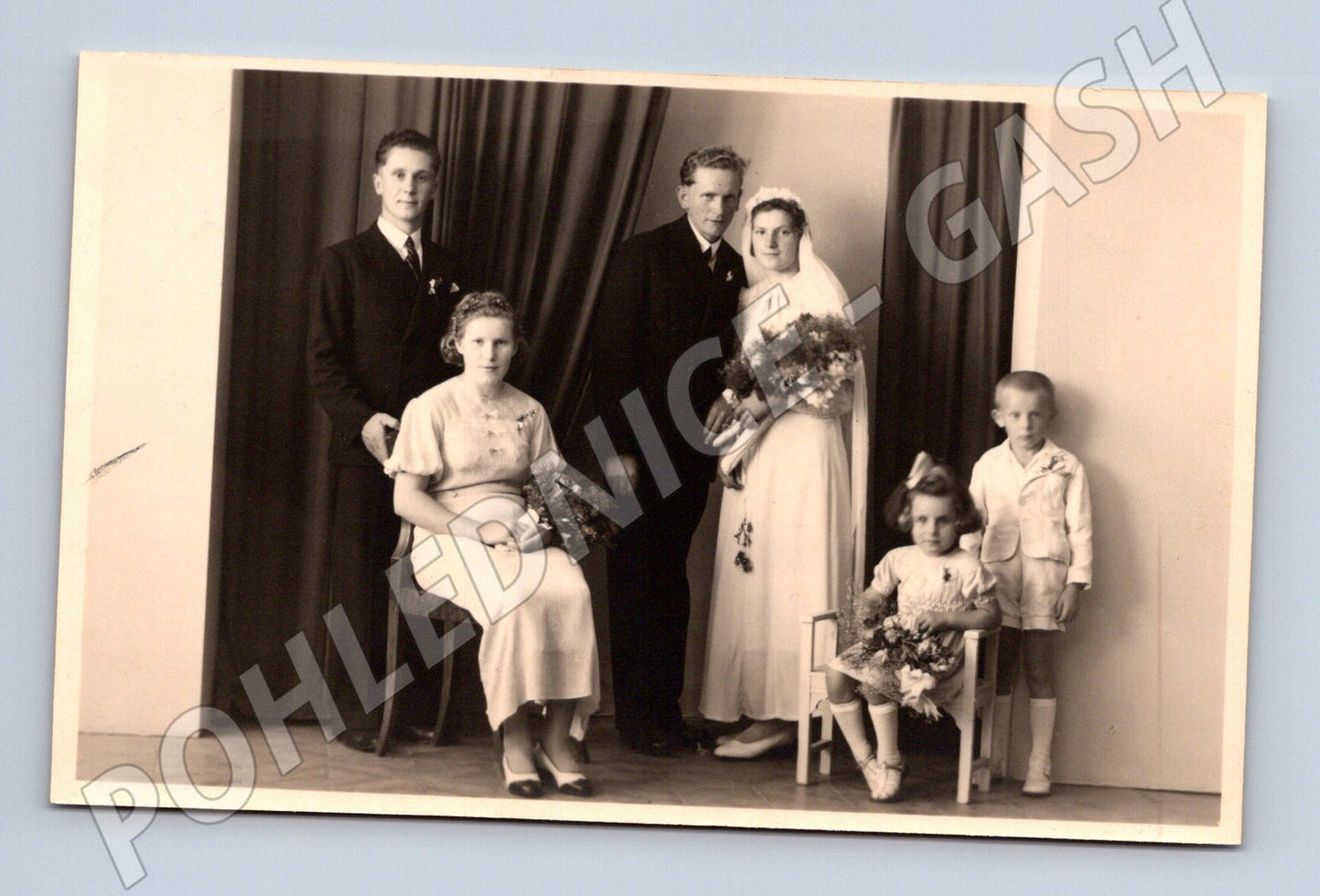 Pohlednice svatební ateliér rodinný portrét čb (M18337)