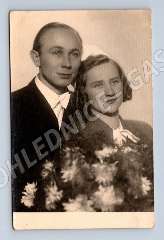 Pohlednice portrét mladý pár čb (M18355)