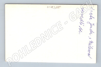 Pohlednice pár v parku dobová móda (M18358)