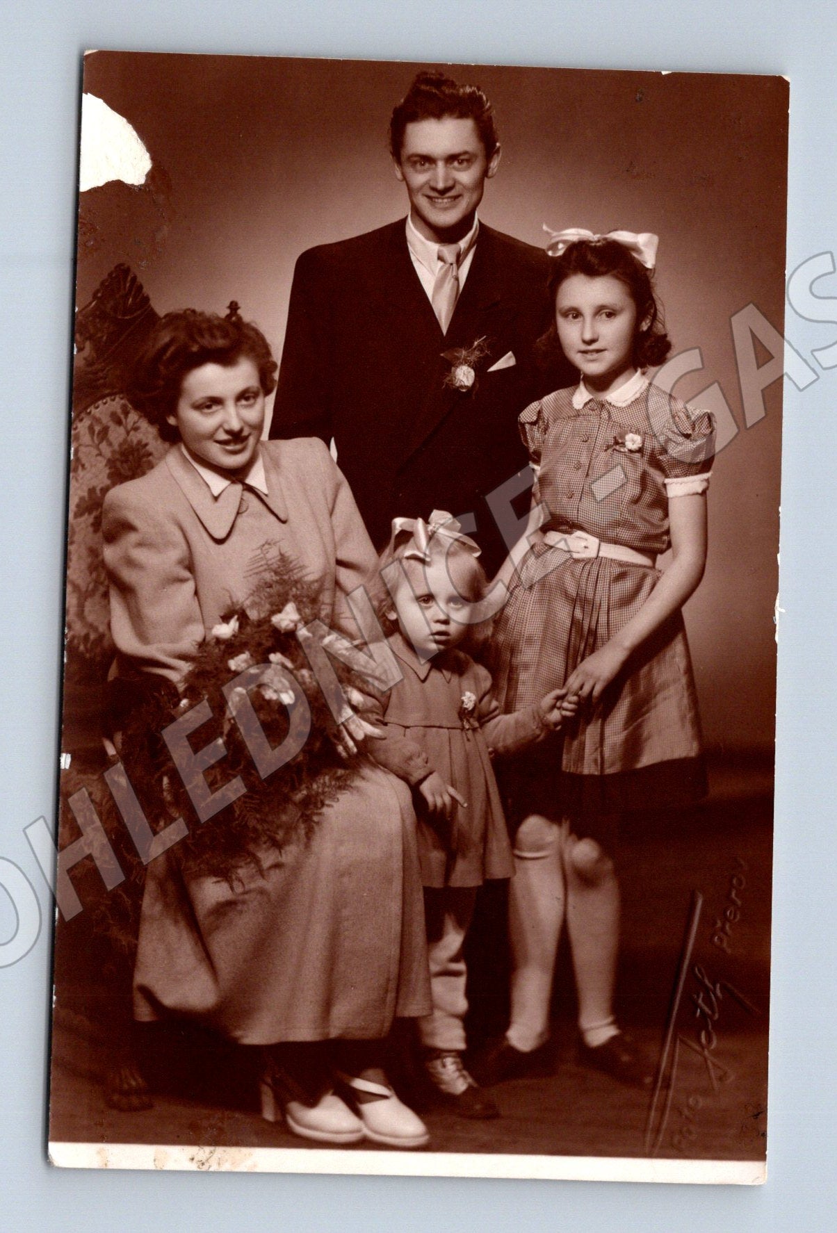 Pohlednice rodinná fotografie kolem 1950 (M18395)