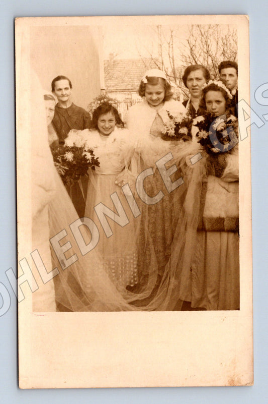 Pohlednice svatební skupina Praha 1943 (M18401)