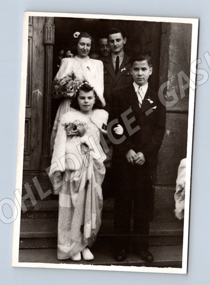 Pohlednice Plzeň svatební skupina do 1950 (M18405)