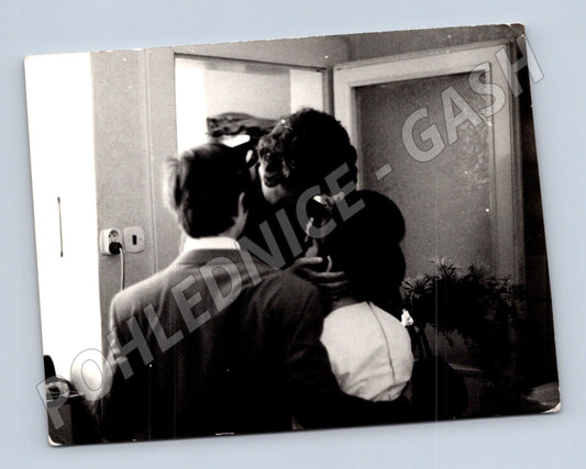 Pohlednice neformální setkání osob retro (M18422)