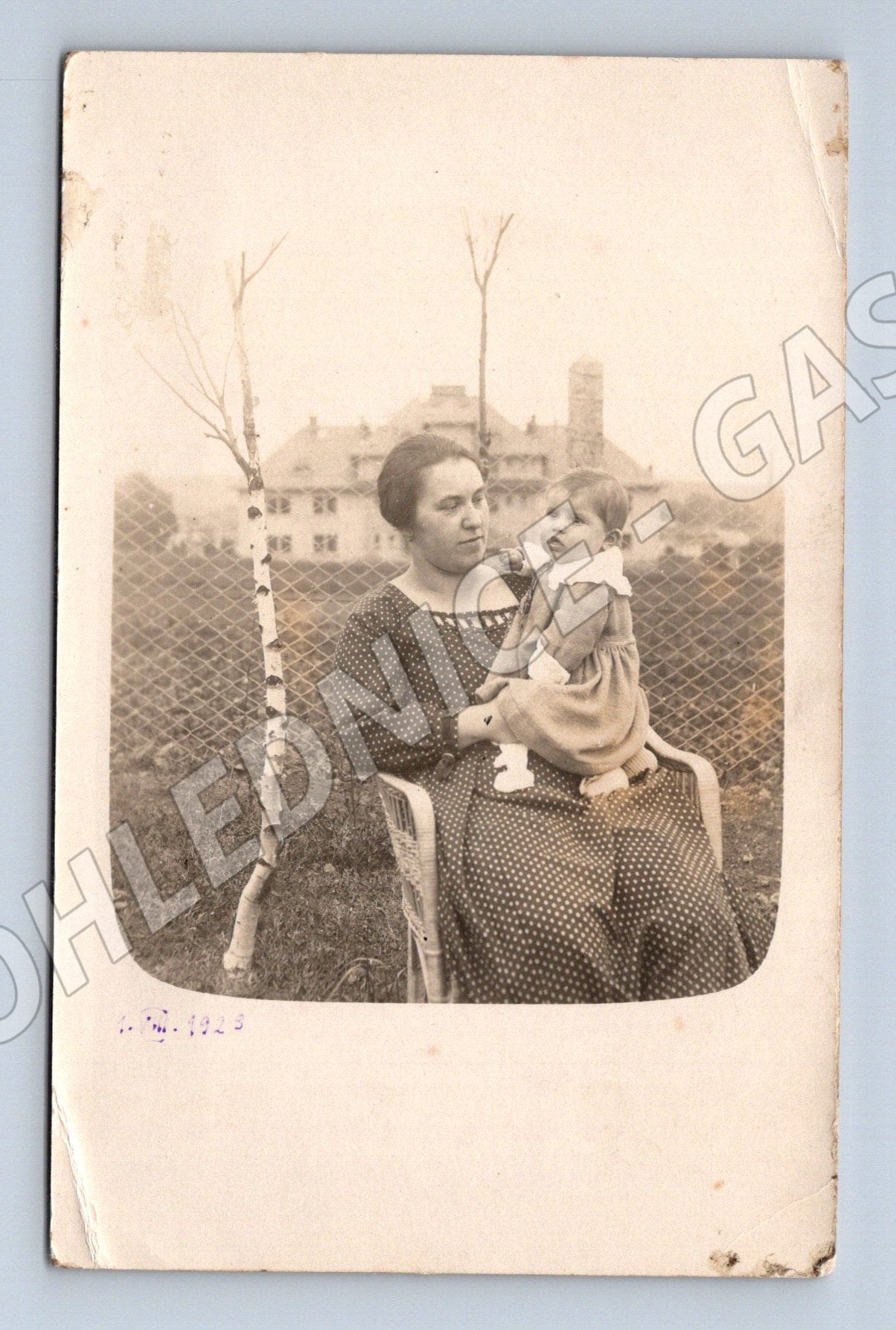 Pohlednice žena a dítě ČSR malý formát do 1950 (M18459)