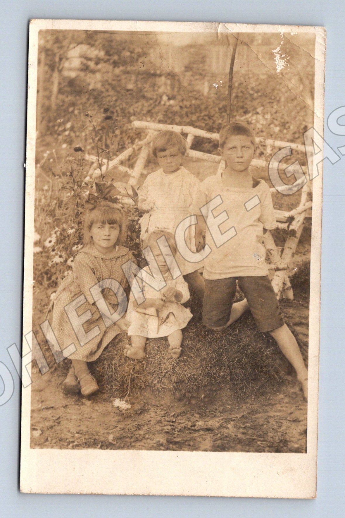 Pohlednice děti v zahradě ČR do 1950 (M18461)