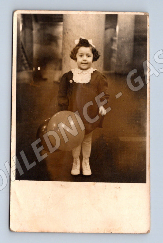 Pohlednice holčička s balónem cca 1930 50 (M18471)